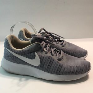 Nike Tanjun Sneaker Wolf Gray White Women’s size 11